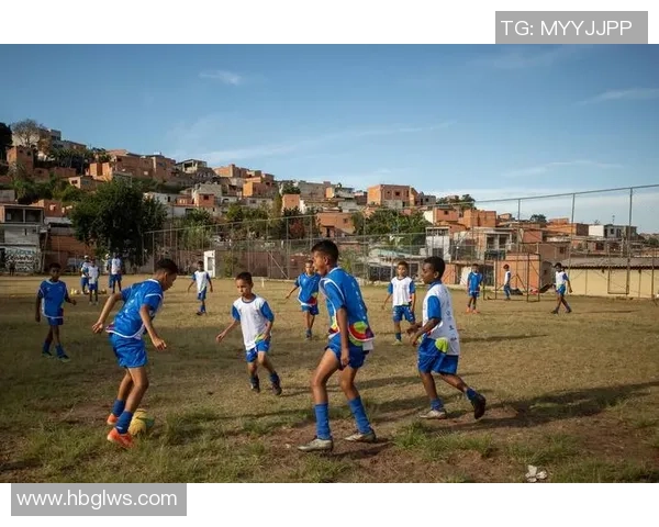 足球明星佩戴隐形牙套展现自信微笑助力场上表现