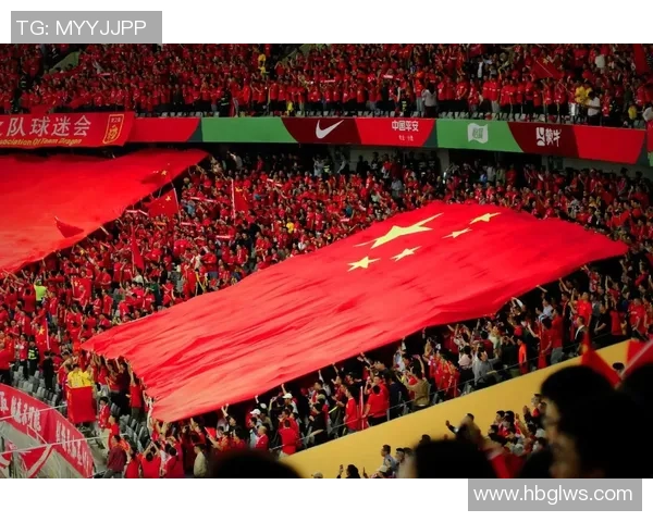 日本足球明星回国探亲期间与中国球迷亲密互动分享足球梦想